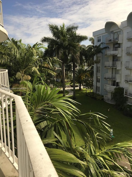 498 NW 165th Street Rd Unit D401, Miami, FL 33169