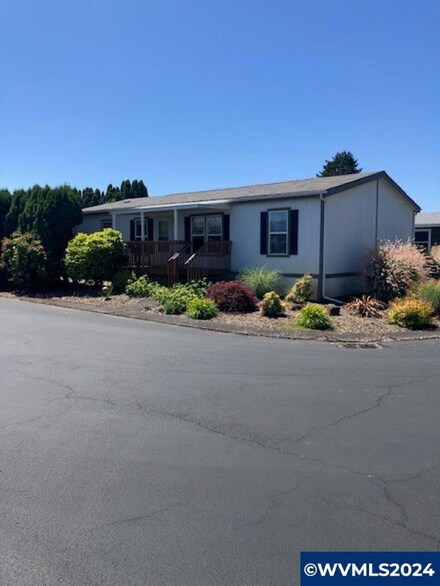 4497 Essex St SE, Salem, OR 97317