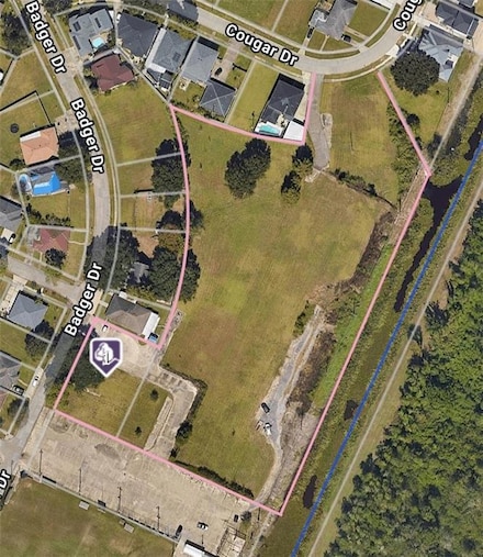 815 Badger Dr, Arabi, LA 70032