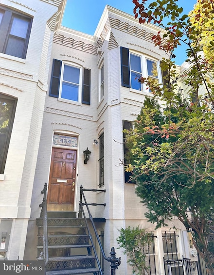 434 6th St NE, Washington, DC 20002