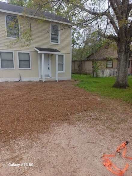 312 S Pumphrey St, Edna, TX 77957