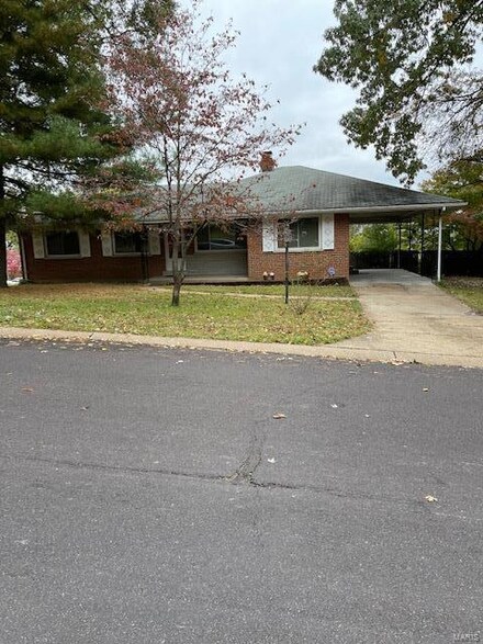2425 Center Ave, Saint Louis, MO 63136