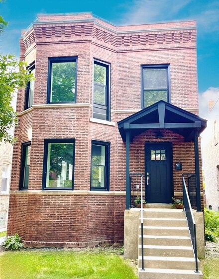 1333 W Winnemac Ave, Chicago, IL 60640