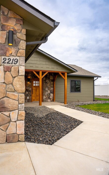 2219 Powers Dr, Lewiston, ID 83501