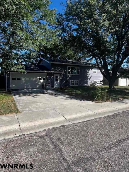 2670 Chateau Way, Gering, NE 69341