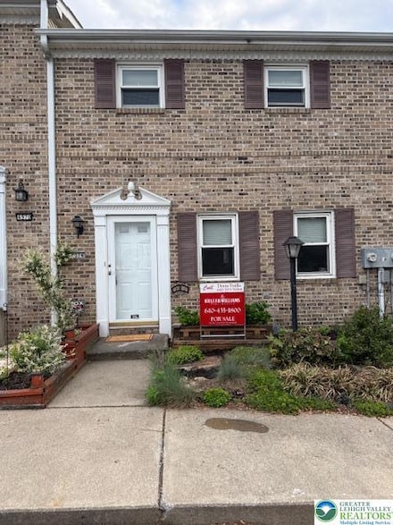 4974 Shawnee Ct, Schnecksville, PA 18078