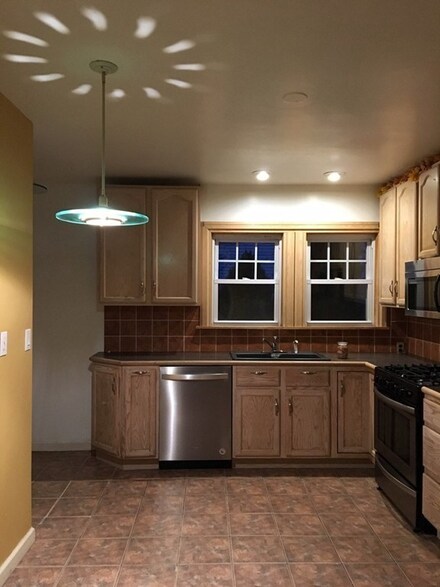 17 Claremont Ave Unit 1, Quincy, MA 02169