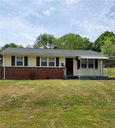 2820 Drewry Ln, Winston Salem, NC 27105