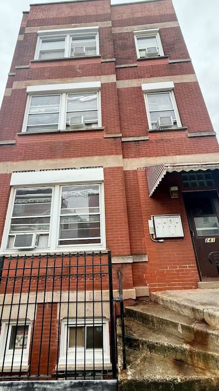 241 W 22nd Place, Chicago, IL 60616