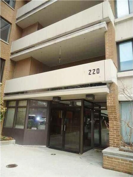 220 N Dithridge St, Pittsburgh, PA 15213