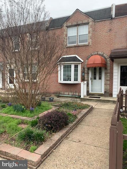 427 Hermit St, Philadelphia, PA 19128