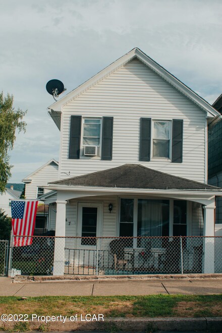 347 E Ridge St, Nanticoke, PA 18634