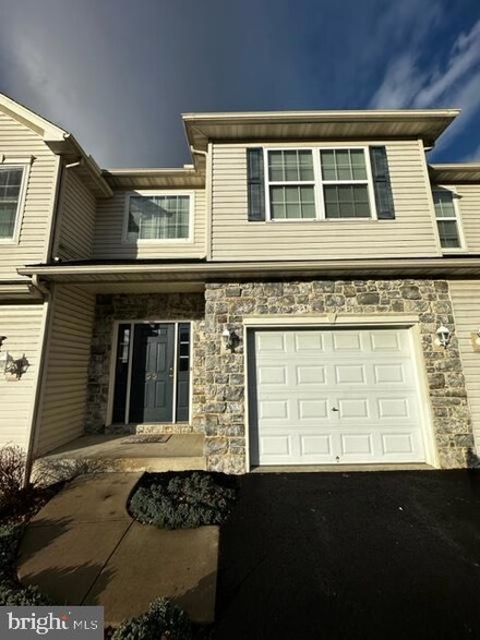 22 Helene Ct, Hamburg, PA 19526