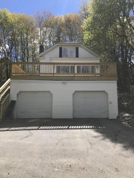 33 Joseph Ln, Auburn, ME 04210
