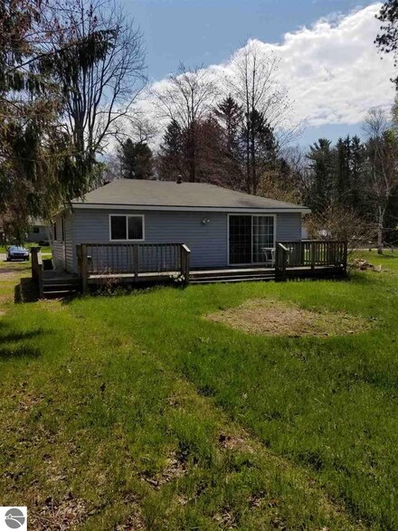 7489 Cedar Lake Rd, Oscoda, MI 48750