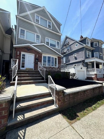 28 E 33rd St, Bayonne, NJ 07002