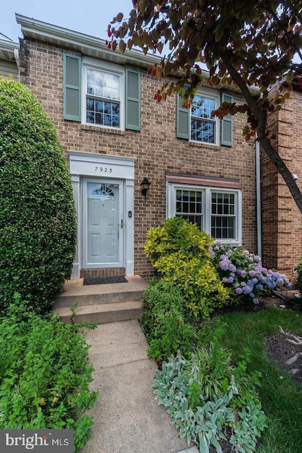 7923 Tyson Oaks Cir, Vienna, VA 22182