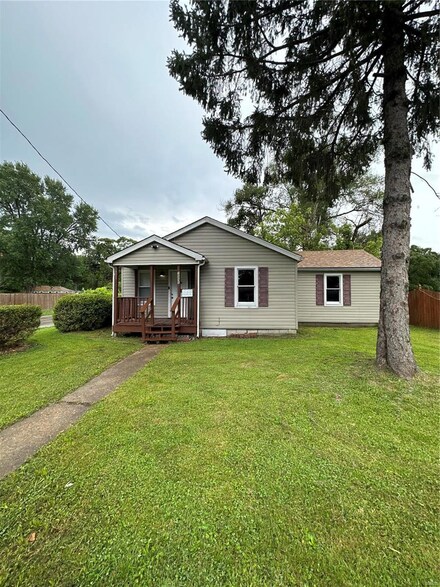 2898 Pershing Blvd, Granite City, IL 62040