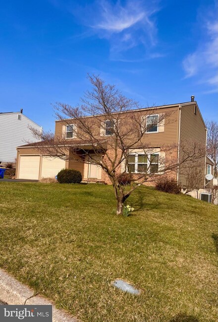 383 Sweetbriar Dr, Harrisburg, PA 17111
