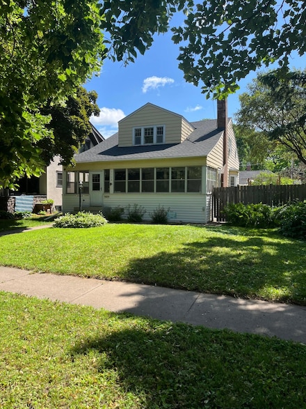 1174 Lexington Pkwy N, Saint Paul, MN 55103
