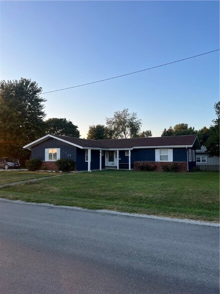 403 Colegrove St, Assumption, IL 62510