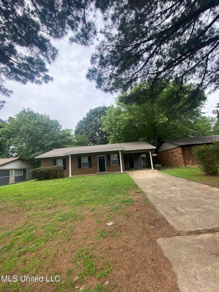 6445 Heather Rd, Horn Lake, MS 38637