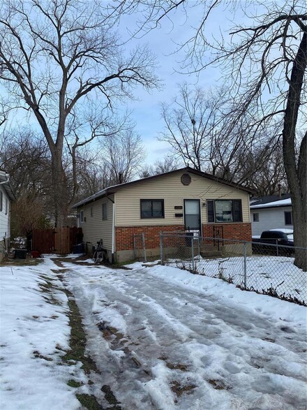 10352 Baron Dr, Saint Louis, MO 63136