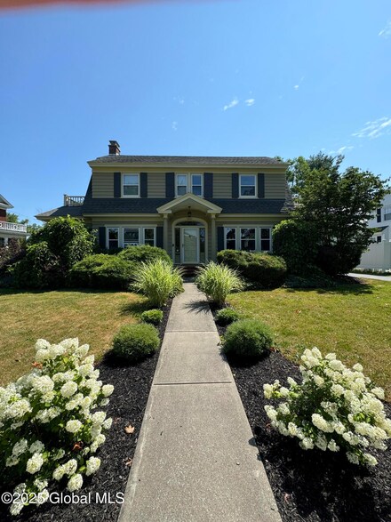 1061 Teviot Rd, Schenectady, NY 12308