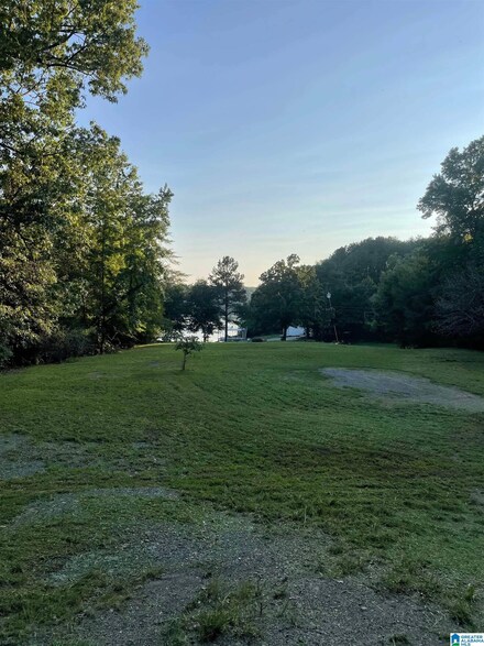 881 Lakeshore Ln, Highland Lake, AL 35121