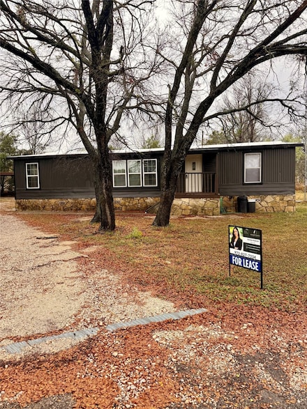 923 Guadalupe River Dr, Granbury, TX 76048