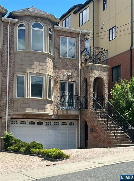 141 E Edsall Blvd, Palisades Park, NJ 07650