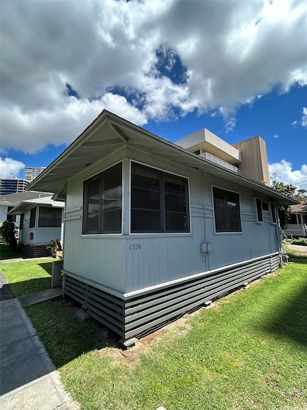 1556 Pensacola St, Honolulu, HI 96822