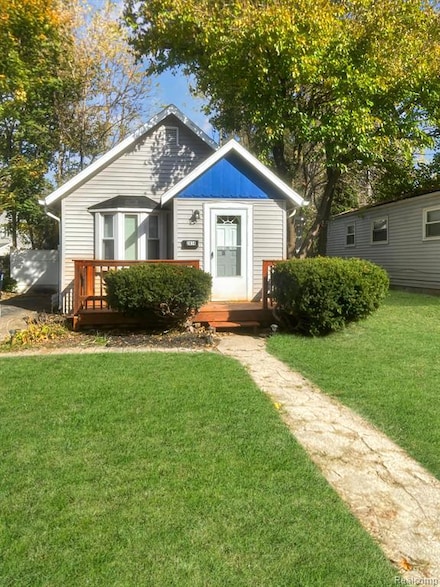 2814 Crooks Rd, Royal Oak, MI 48073