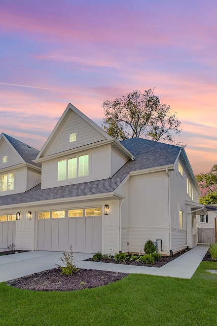 828 E Franklin Ave, Naperville, IL 60540