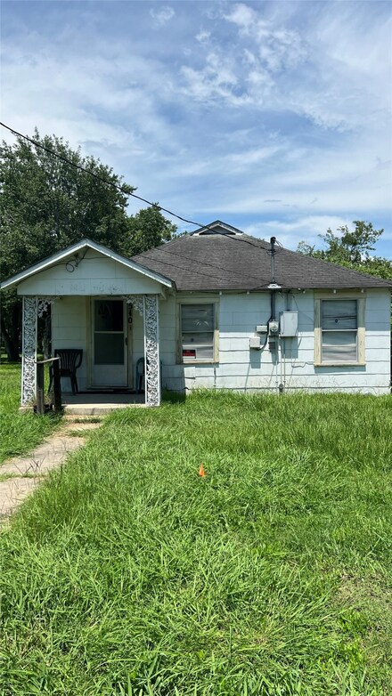 510 Carver St, Edna, TX 77957