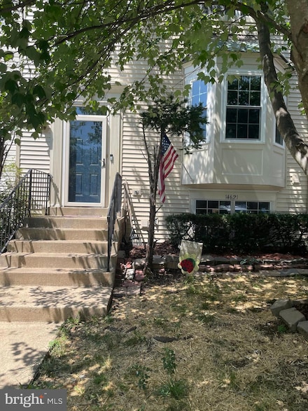 14621 Stream Pond Dr, Centreville, VA 20120