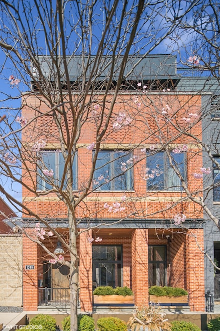 1248 W George St, Chicago, IL 60657