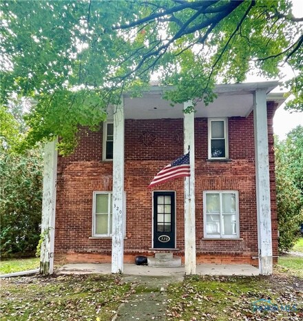 320 E Maple St, Liberty Center, OH 43532