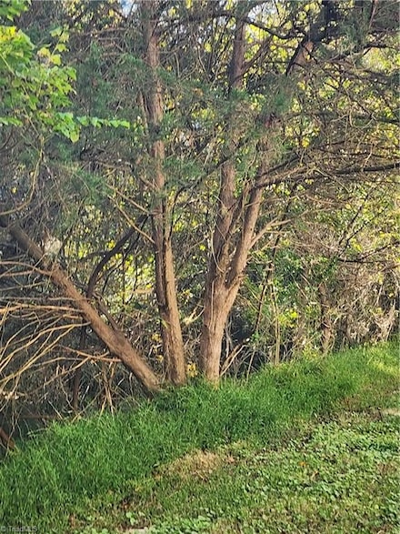 2818 Bridgeport Dr, Winston Salem, NC 27103