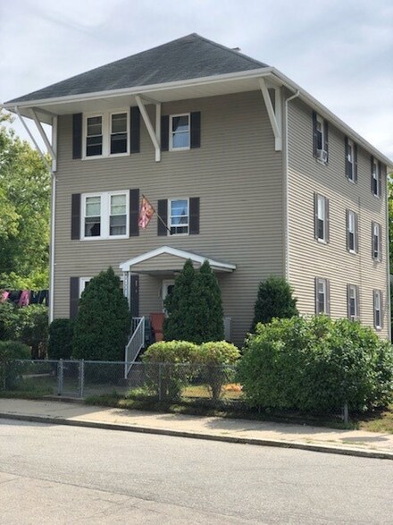 312 Olo St, Woonsocket, RI 02895