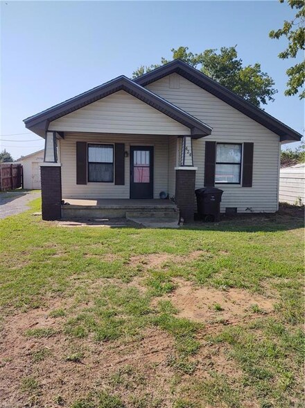 424 E 3rd St, Carnegie, OK 73015