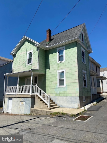 25 Carbon St, Minersville, PA 17954