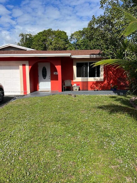 4741 NW 16th St, Lauderhill, FL 33313