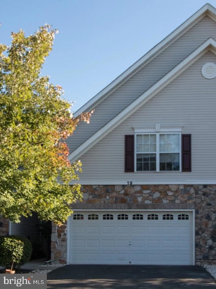 19 Miller Cir, Pennington, NJ 08534