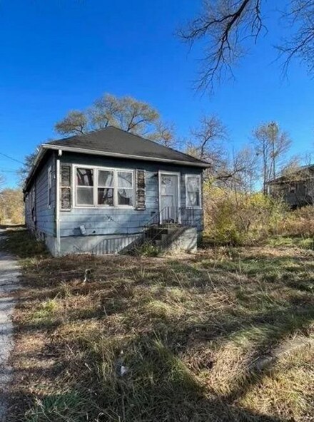 3925 Massachusetts St, Gary, IN 46409