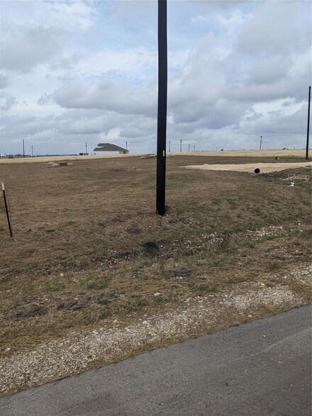 122 Juanita Ct, Del Valle, TX 78617