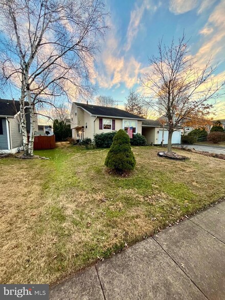 4956 Elderberry Dr, Reading, PA 19606