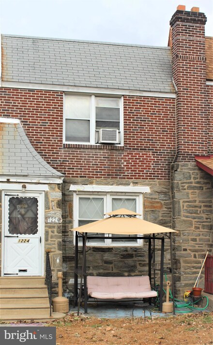 1224 E 13th St, Crum Lynne, PA 19022