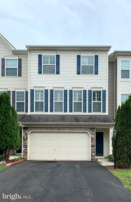 42435 Patrick Wayne Square, Broadlands, VA 20148
