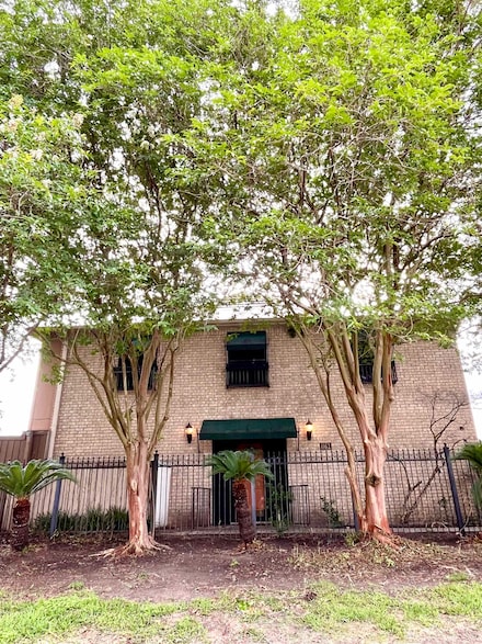 1162 Green Meadow St, Beaumont, TX 77706